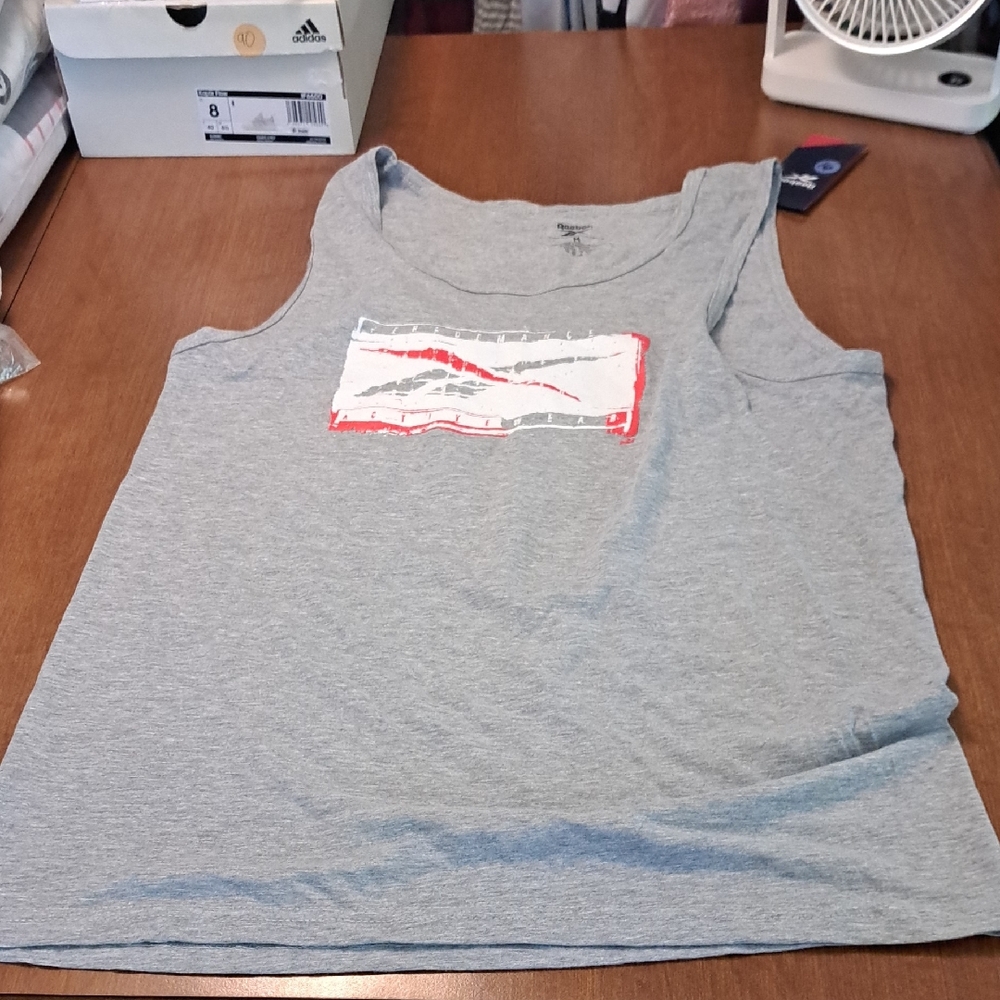 Gray Tank Top with Graphic Design Ptp 20"